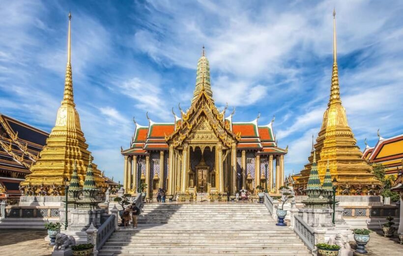 Bangkok to Hanoi : Chiang Mai, Night Markets & Streetside Bars