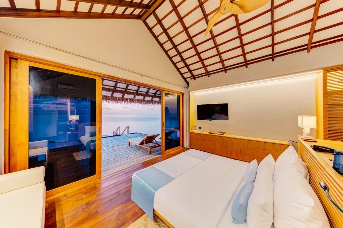 SunsetWaterBungalowwithJacuzzi
