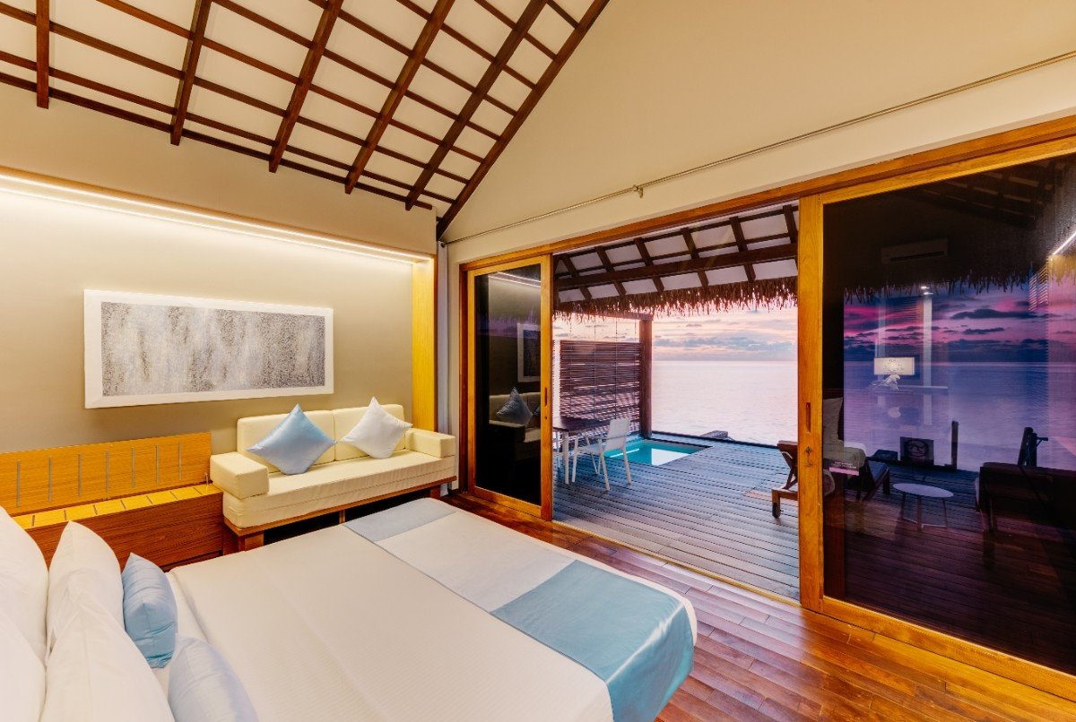 SunsetWaterBungalowwithJacuzzi2