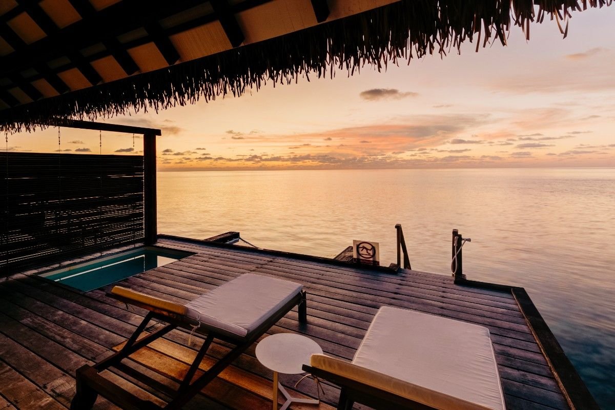 SunsetWaterBungalowwithJacuzzi3
