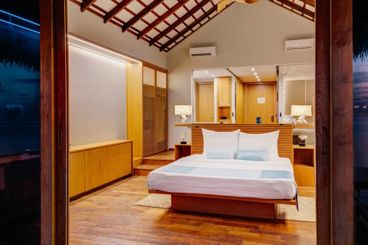 SunsetWaterBungalowwithJacuzzi51