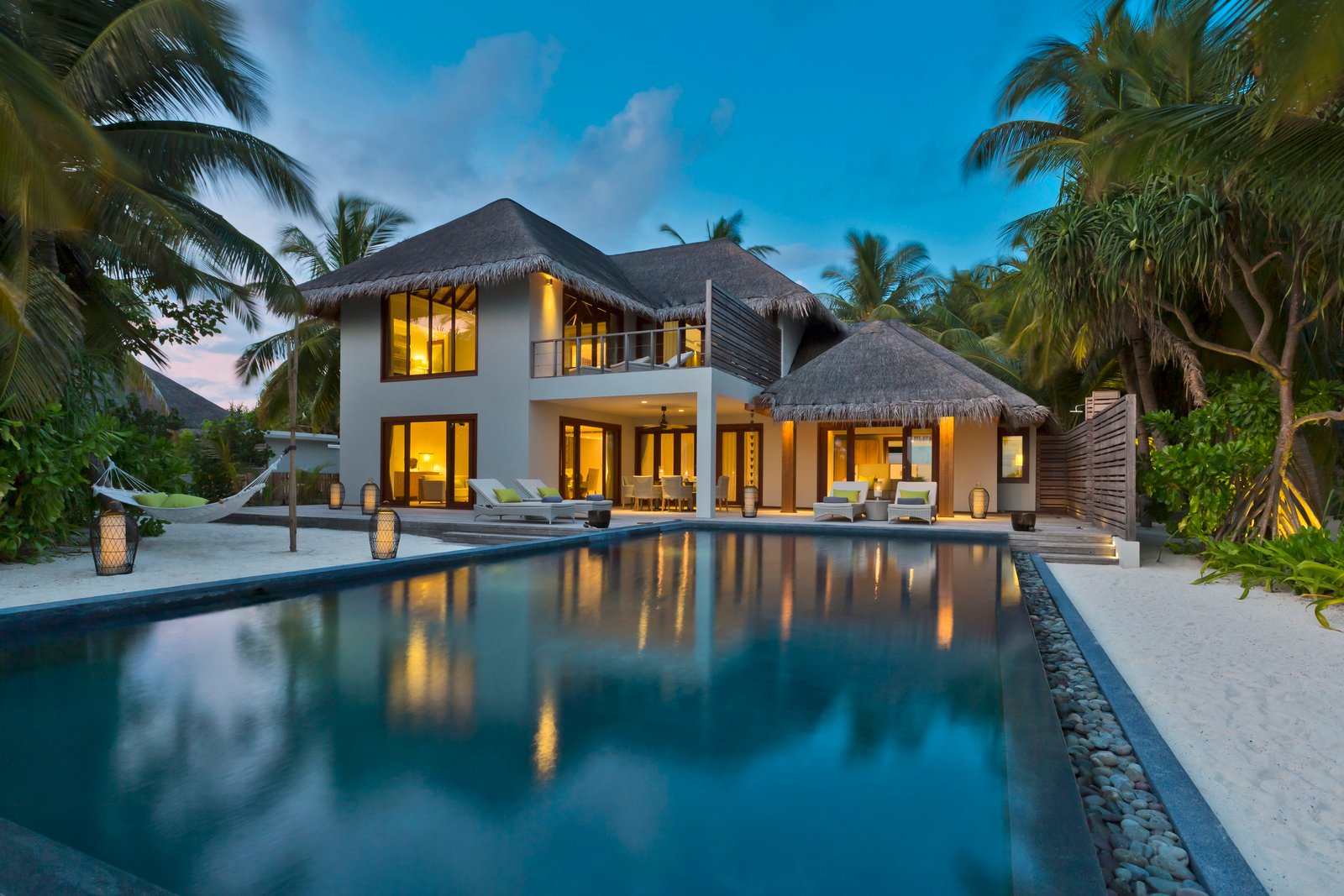 Two Bedrooms Beach Pool Residence Exterior at twilight