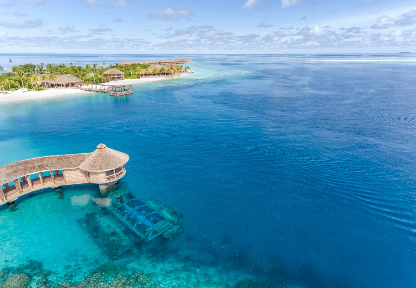 5.8-Undersea-Restaurant-Aerial-1600x1199