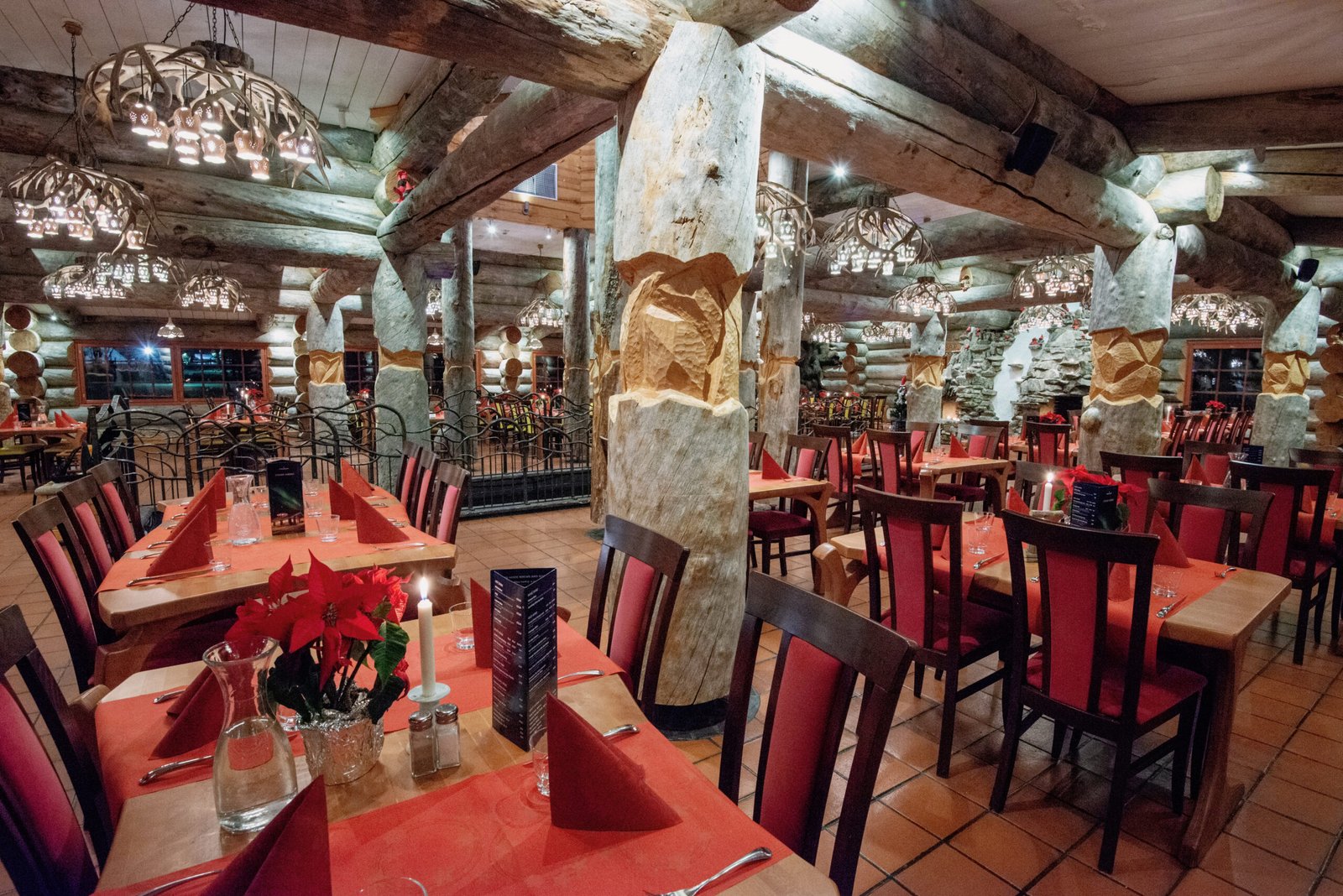 Aurora Restaurant & Igloo Bar, Kakslauttanen Arctic Resort