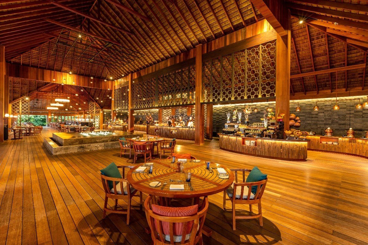 Canneli Restaurant interior, Hurawalhi Island Resort