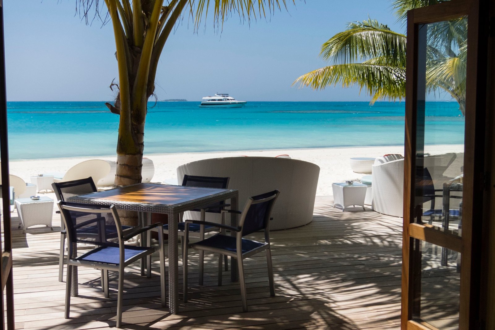 Dhoni Bar, Meeru Maldives Resort Island