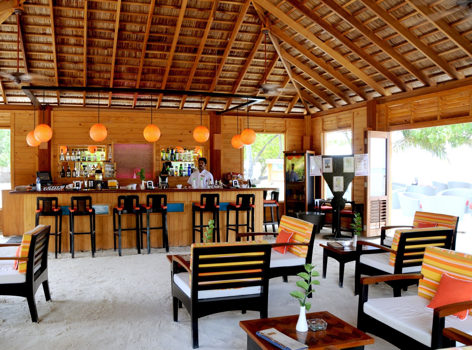 Pavilion Bar, Meeru Maldives Resort Island