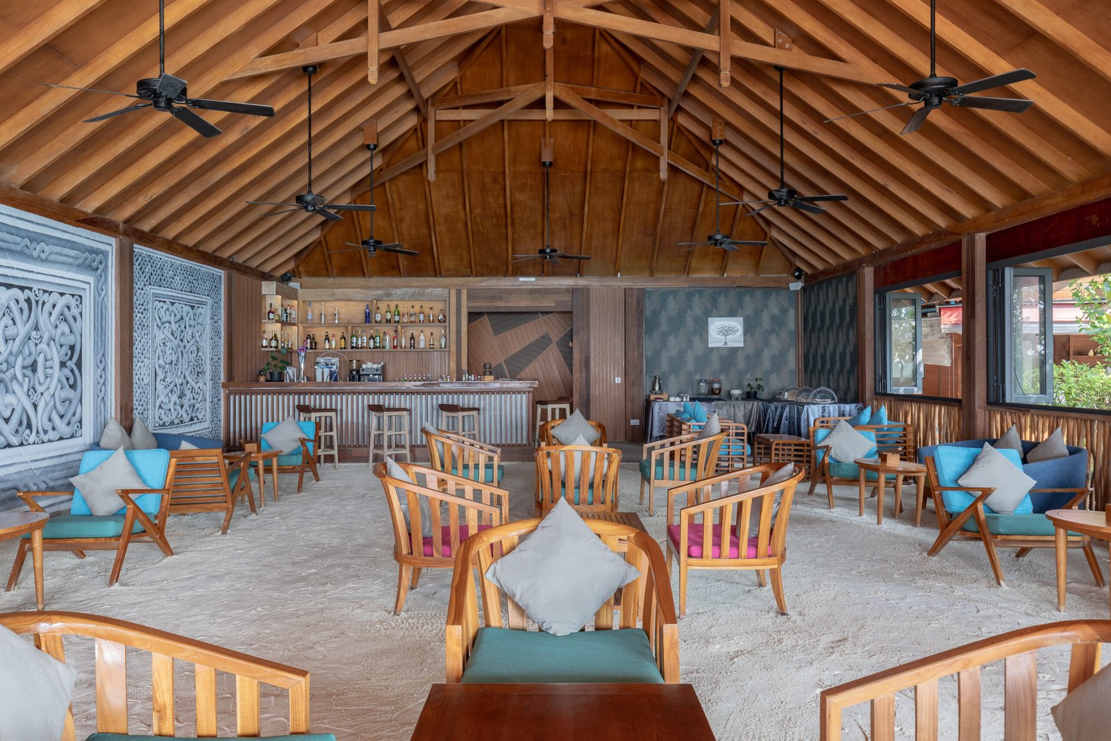 Raagudi Bar, Dhigufaru Island Resort