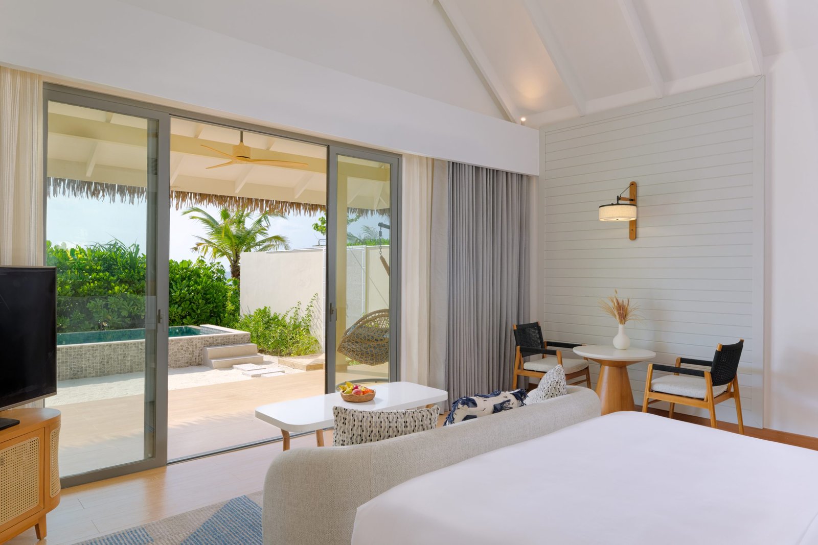 dusitd2-feydhoo-maldives-accommodation-beach-pool-villa-bedroom-pool-outdoor-area-scaled