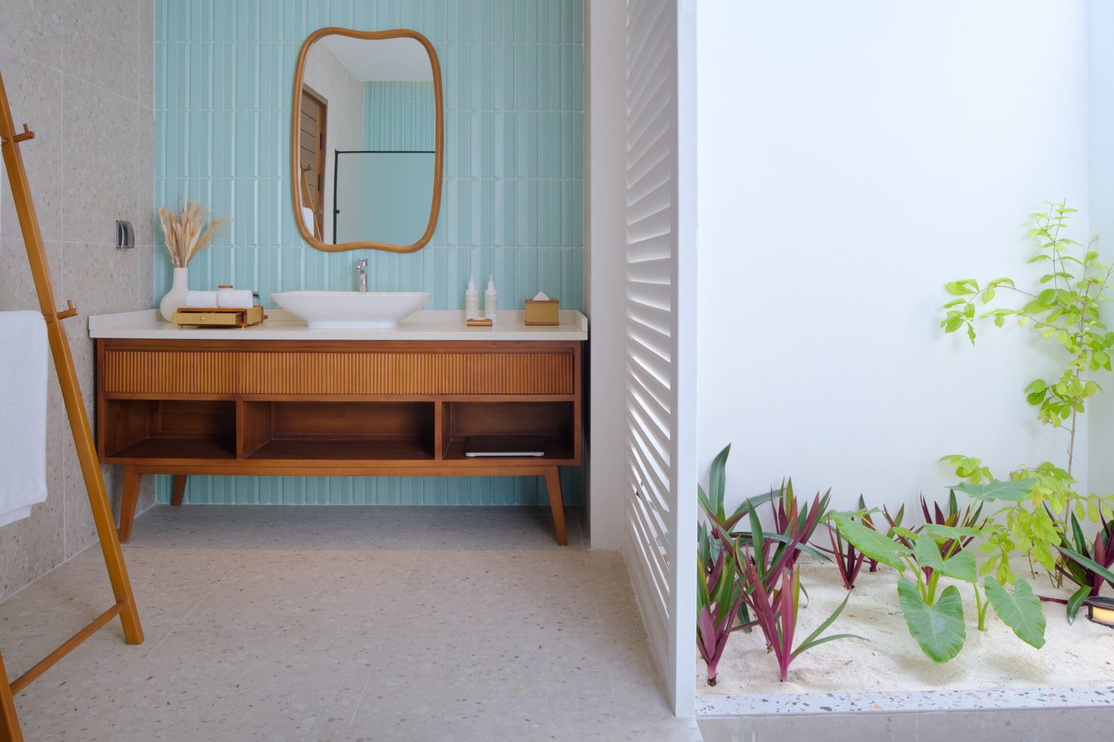dusitd2-feydhoo-maldives-accommodation-beach-villa-bedroom-twin-bathroom-scaled