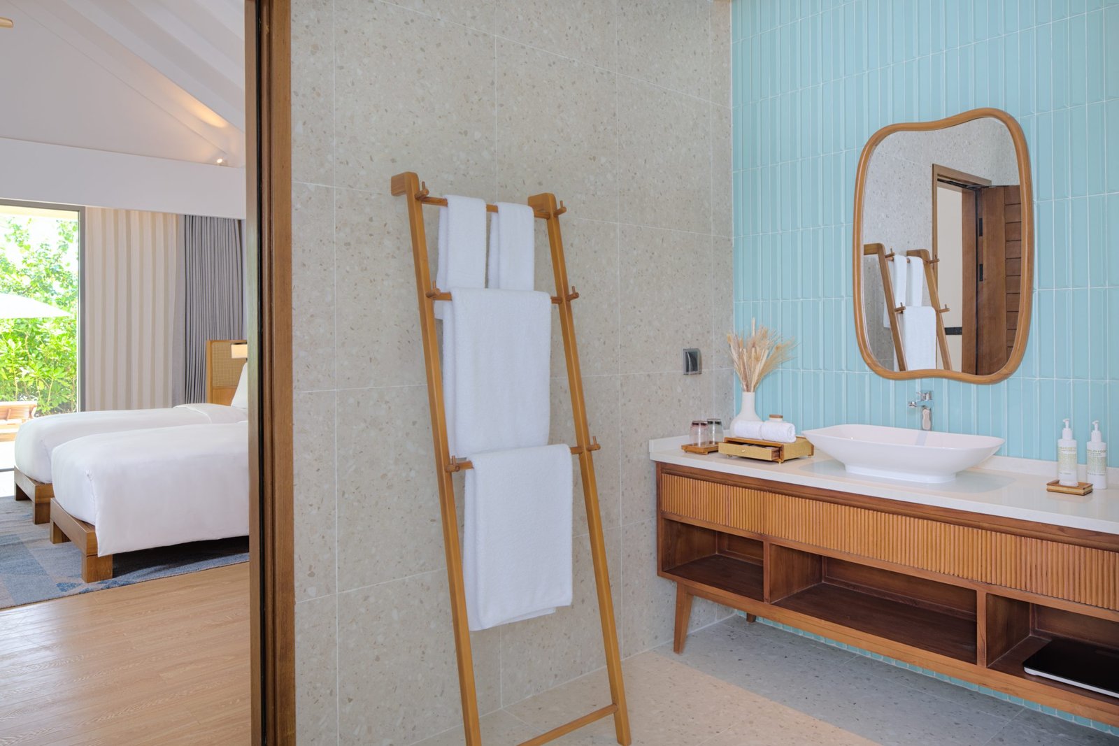 dusitd2-feydhoo-maldives-accommodation-beach-villa-bedroom-twin-bathroom-sink-scaled