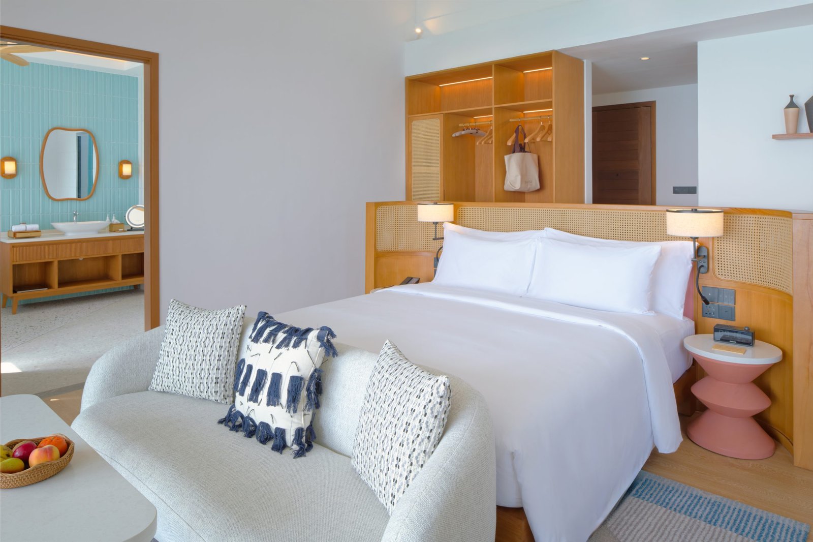 dusitd2-feydhoo-maldives-accommodation-overwater-pool-villa-bedroom-bathroom-interior-scaled