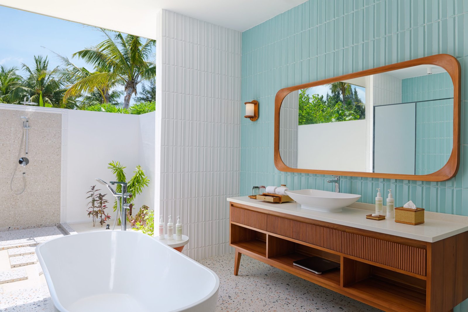 dusitd2-feydhoo-maldives-accommodation-waterfront-pool-villa-bathroom-scaled