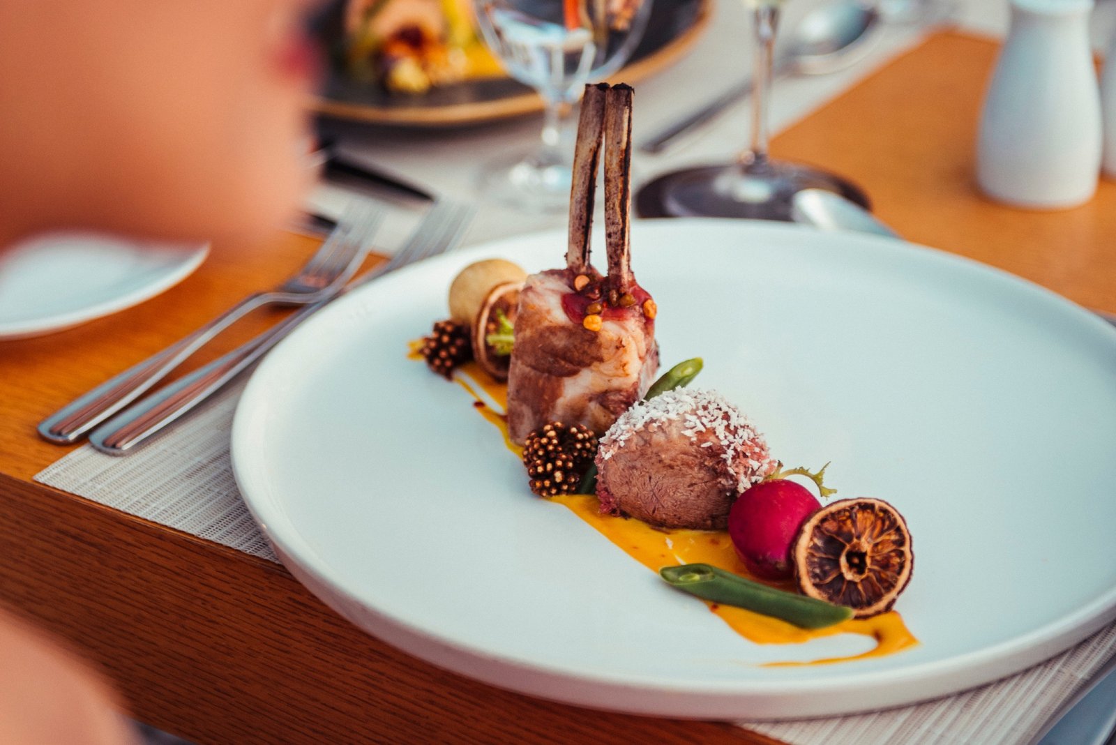 Destination-dining plate, Cinnamon Hakuraa Huraa Maldives