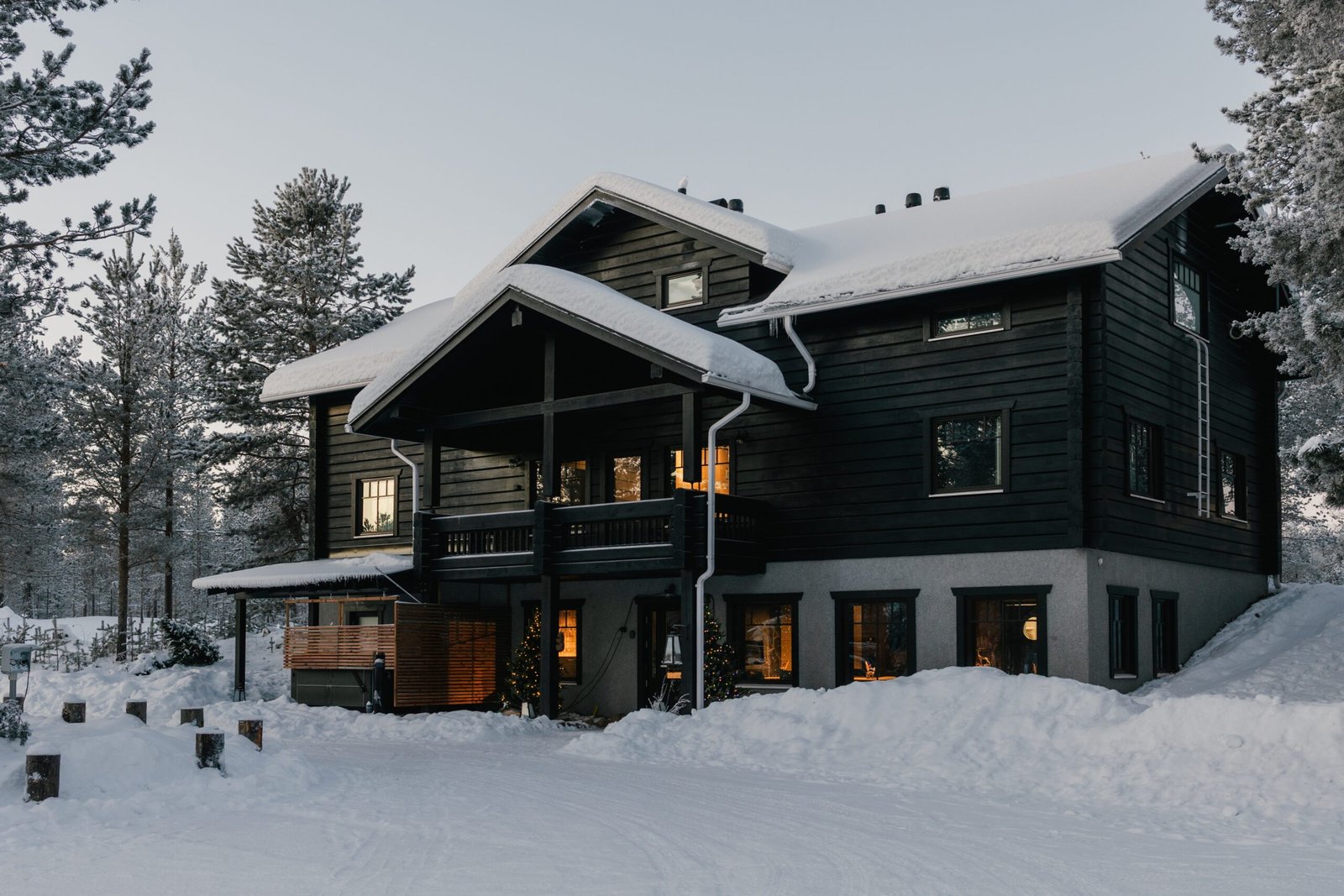 Northern Lights Village Ivalo (official site)