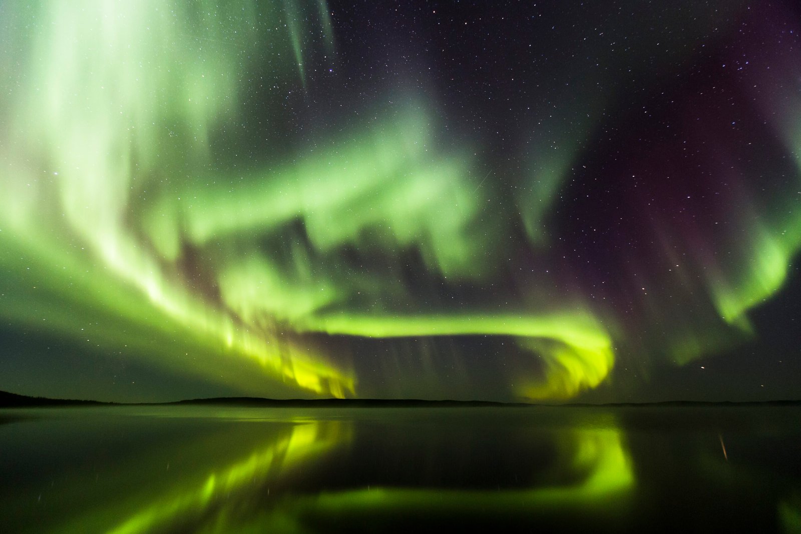 Northern lights over Lake Ranuanjärvi, Ranua Resort