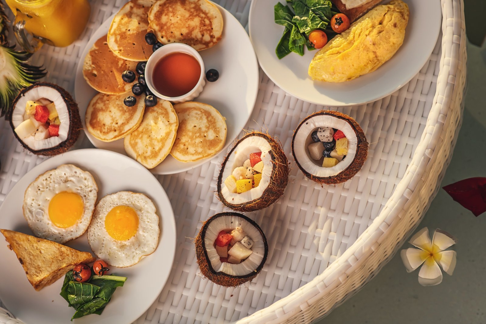 Floating breakfast tray detail, Sun Siyam Olhuveli