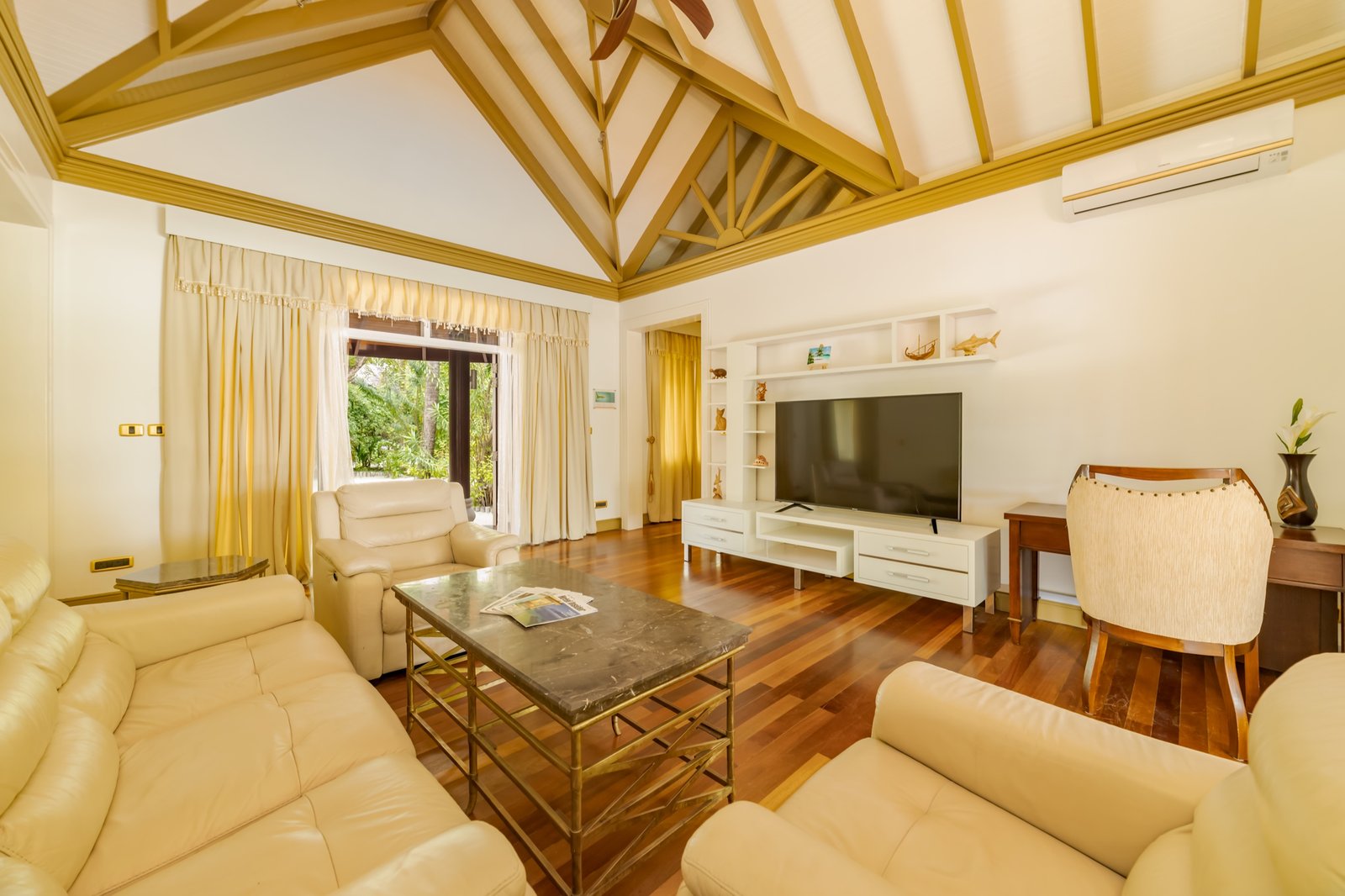 Living room of the 2 Bedroom Beach Suite, Sun Siyam Olhuveli