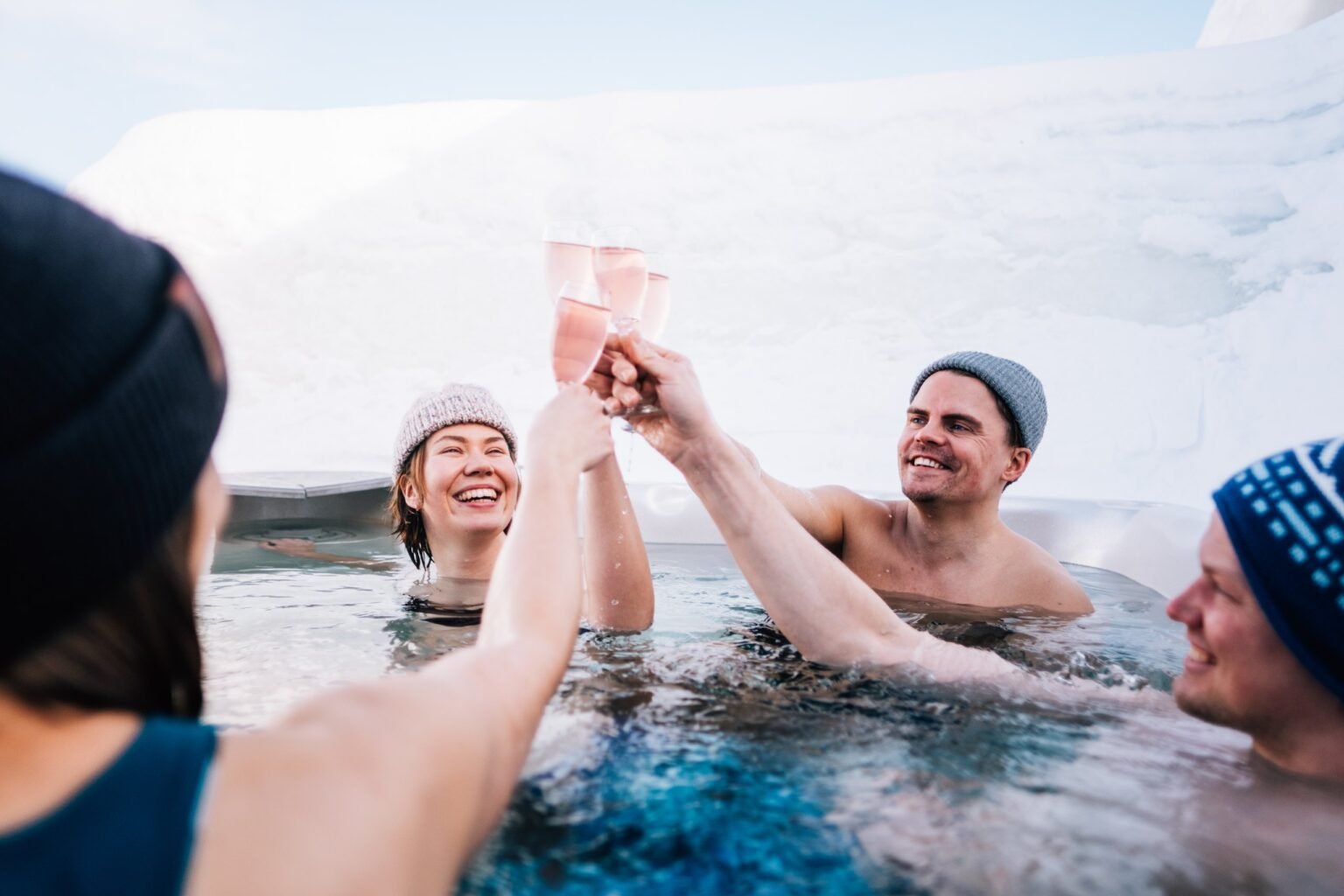The snow sauna and outdoor jacuzzi — Arctic SnowHotel & Glass Igloos, Sinettä, Rovaniemi