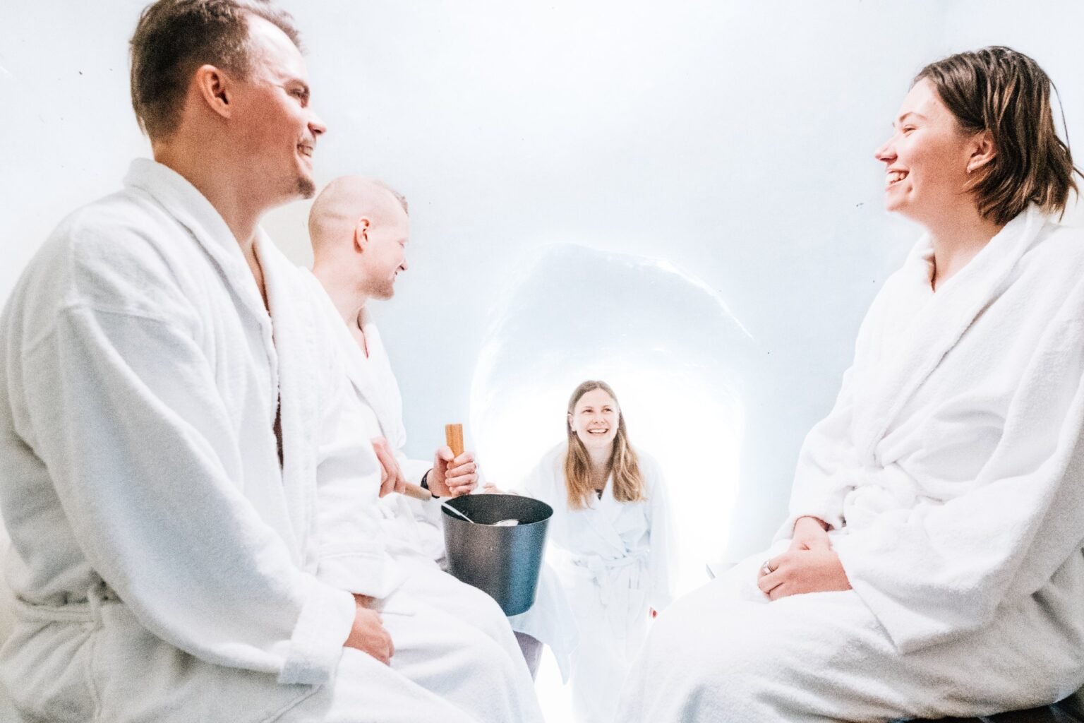 The snow sauna and outdoor jacuzzi — Arctic SnowHotel & Glass Igloos, Sinettä, Rovaniemi