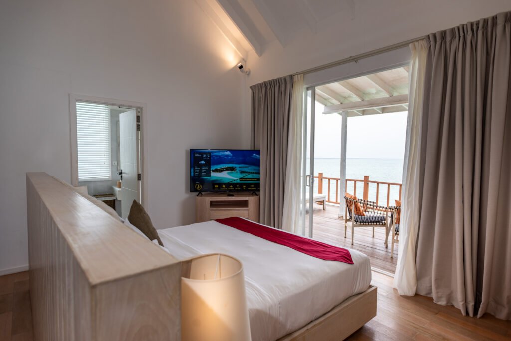 Sunset Water Villa, Dhigufaru Island Resort — view 2