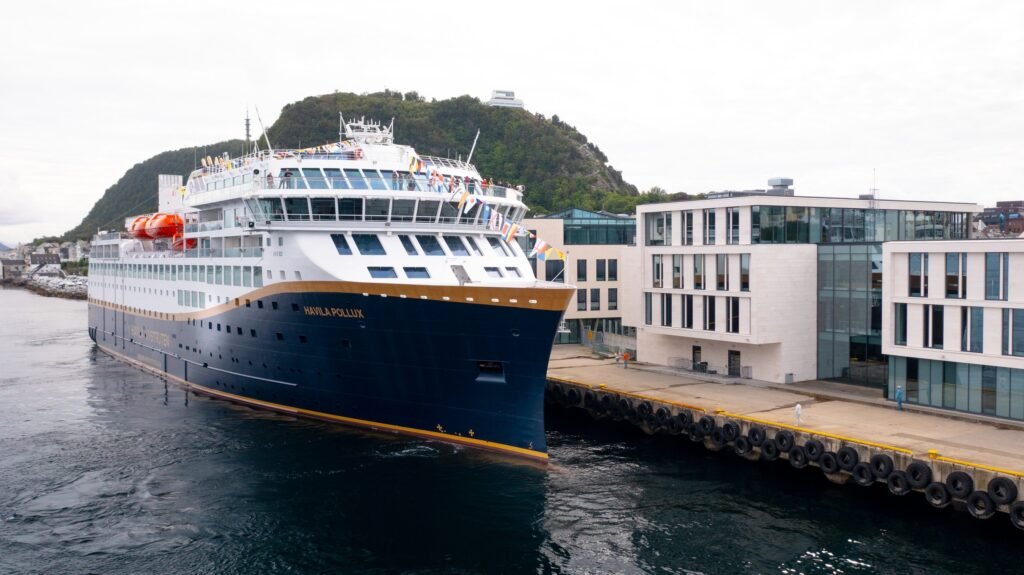 Havila Pollux alongside, bow to the camera