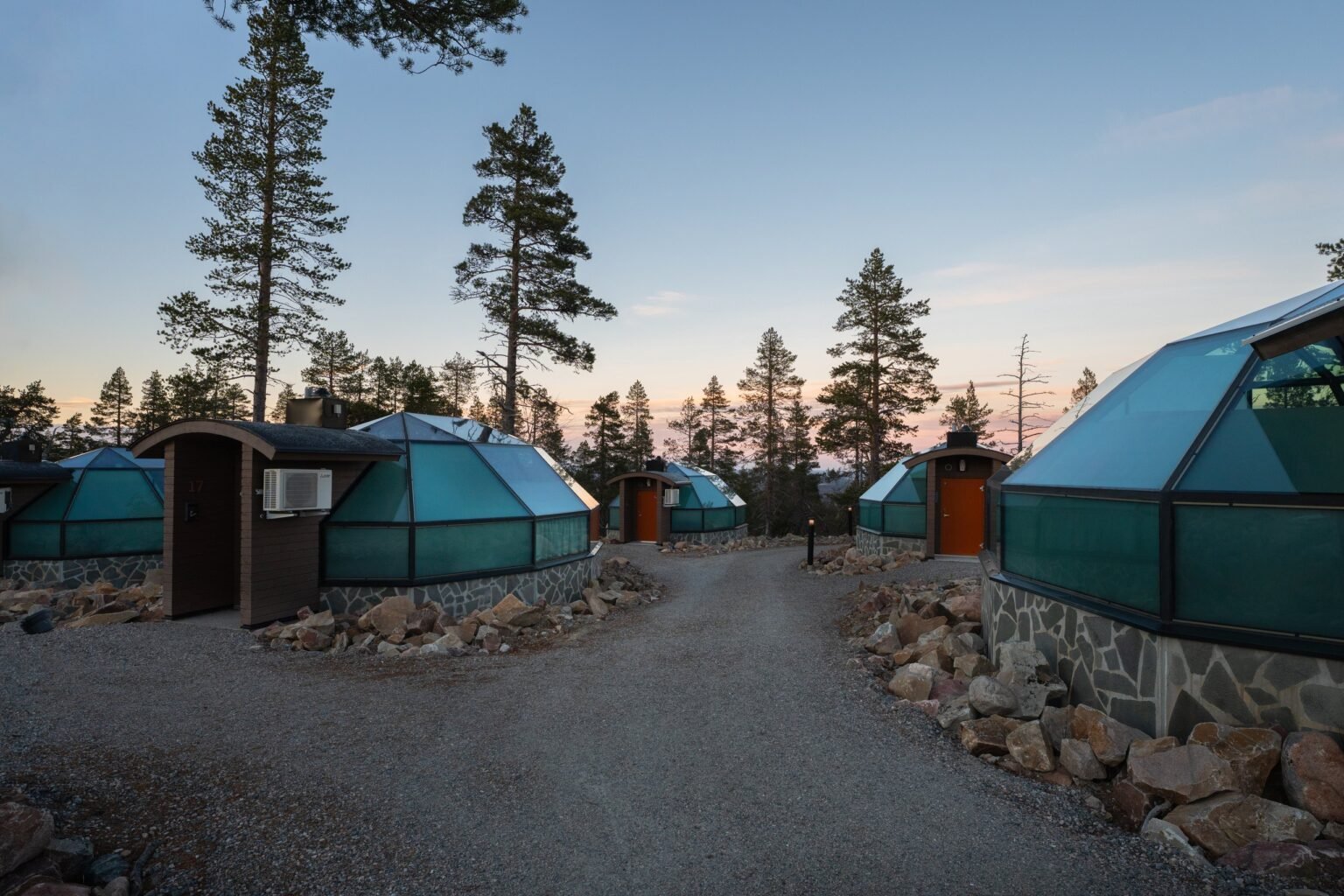 Glass igloos in autumn — Levin Iglut – Golden Crown, Levi