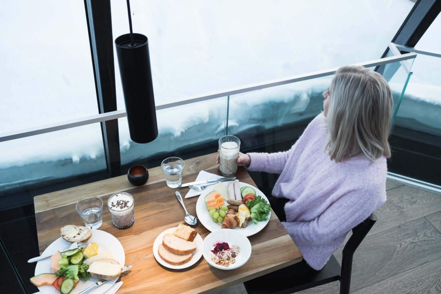 Breakfast at Restaurant Utsu — Levin Iglut – Golden Crown, Levi