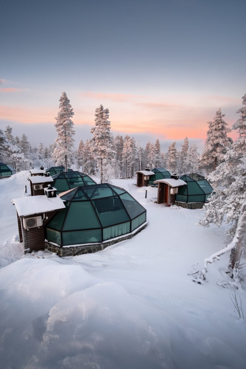 Glass igloo exterior in winter — Levin Iglut – Golden Crown, Levi
