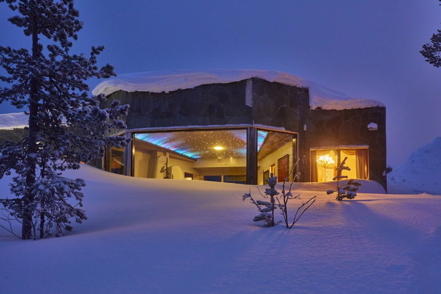 The Northern Lights House, built partly underground — Levin Iglut – Golden Crown, Levi