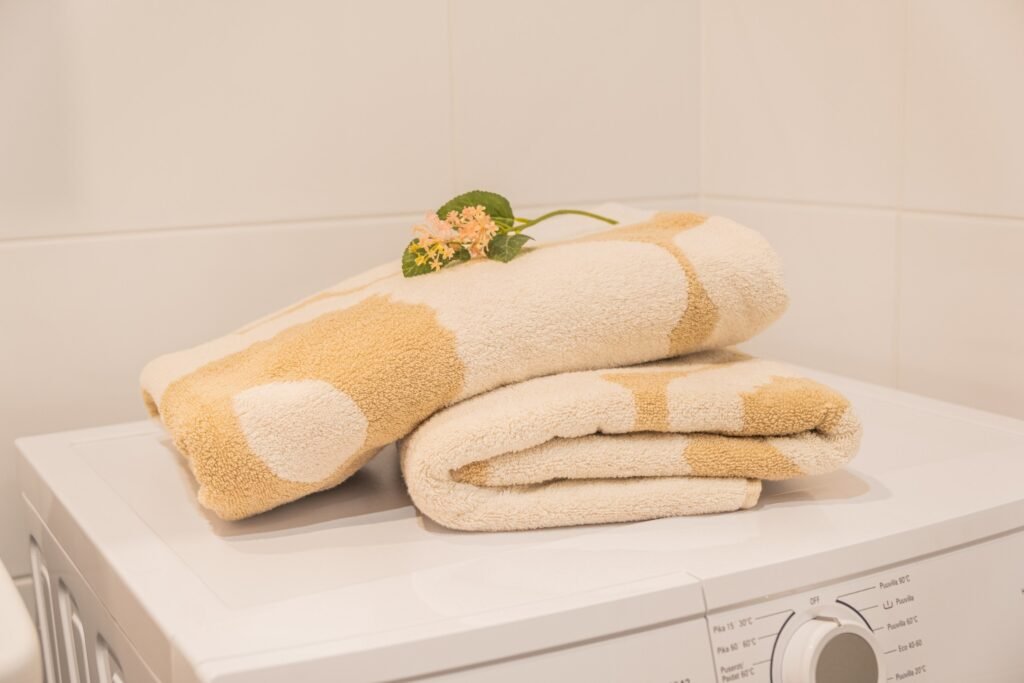 Folded towels on the washing machine in a studio apartment in central Rovaniemi